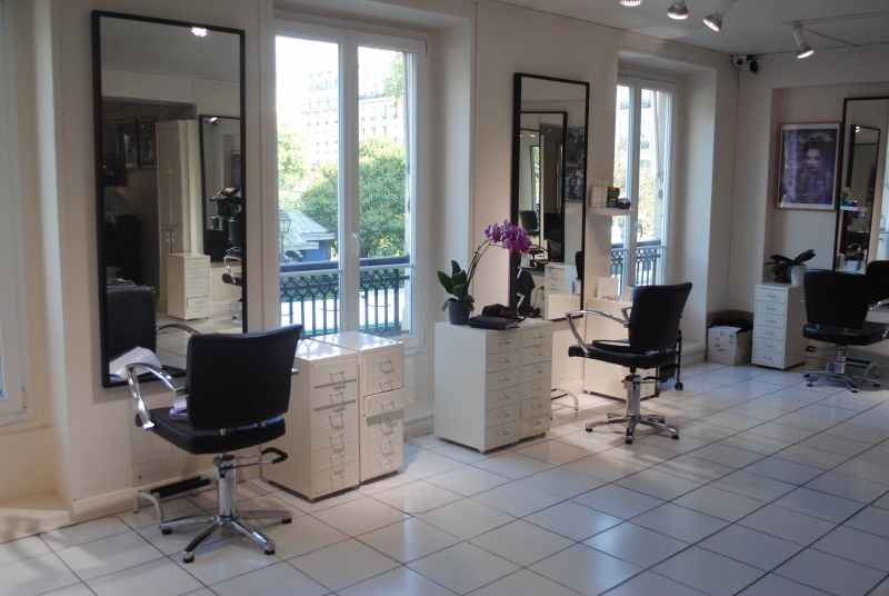 salon-coiffure-ISOLA-min_floor-home-office-property-living-room-room-781228-pxhere.com